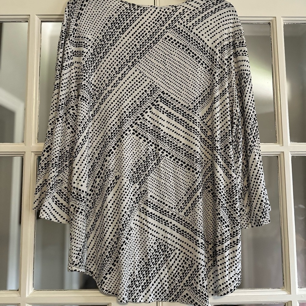 Tribal Asymmetrical Black and White 3/4 Sleeve Tunic - Picture 4 of 4